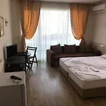 бийч Апартамент Лозенец